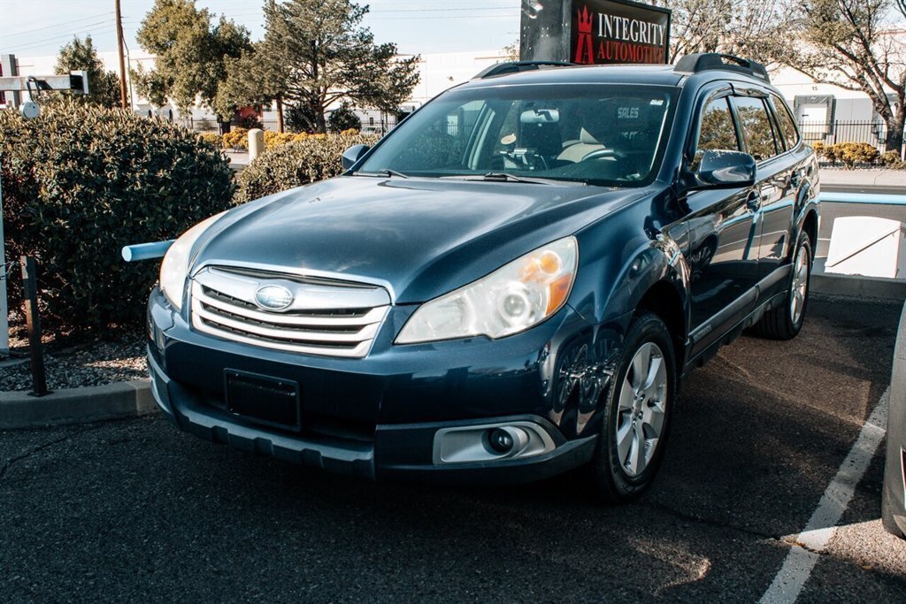 Used 2010 Subaru Outback 2.5i Premium AWD/4WD image 1