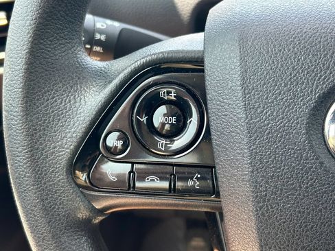 Used 2020 Toyota Prius LE FWD image 31