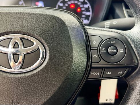 Used 2023 Toyota Corolla LE image 19
