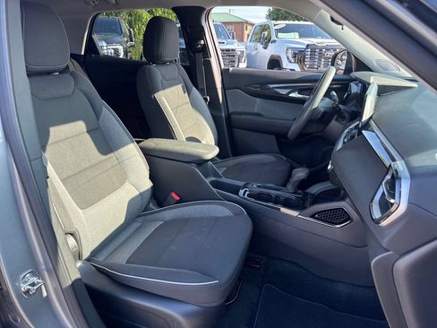 Used 2025 Chevrolet TrailBlazer LS w/ LS Convenience Package FWD image 11