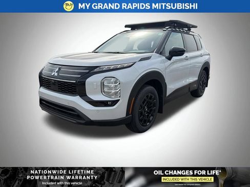 New 2026 Mitsubishi Outlander AWD image 3