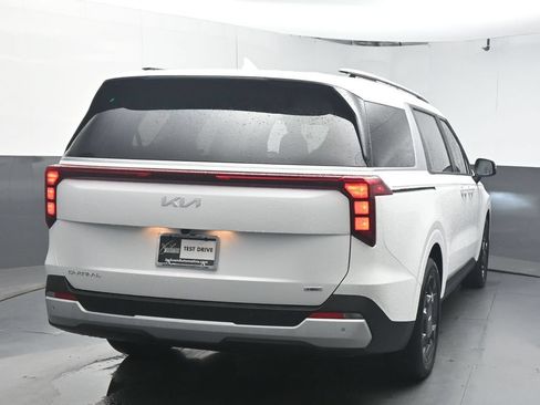 Used 2026 Kia Carnival EX FWD image 7