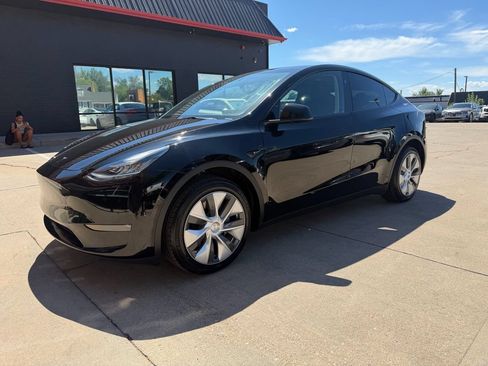 Used 2023 Tesla Model Y Long Range AWD/4WD image 17