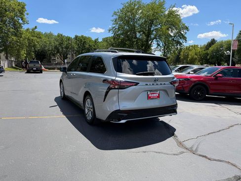Used 2022 Toyota Sienna XSE w/ XSE Plus Package AWD/4WD image 9