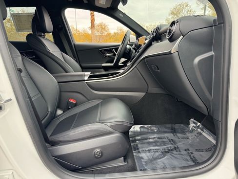 Certified 2025 Mercedes-Benz GLC 300 image 24