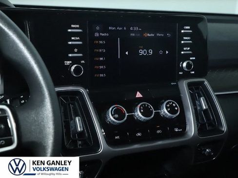 Used 2022 Kia Sorento LX AWD/4WD image 50