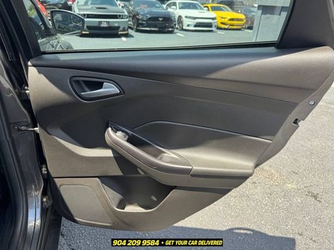 Used 2016 Ford Focus SE FWD image 30