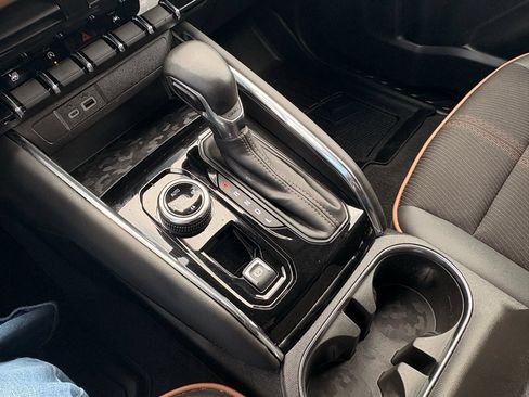 Used 2024 GMC Canyon AT4 image 25