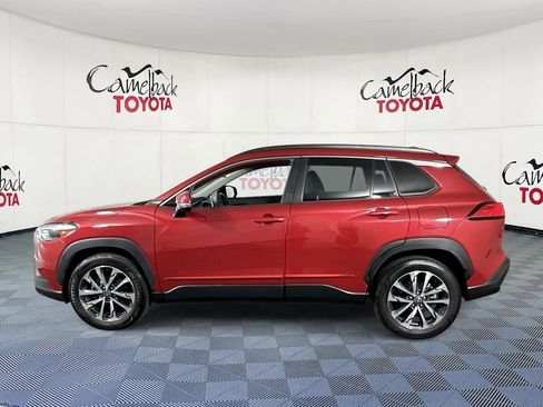 Used 2022 Toyota Corolla Cross XLE w/ Convenience Package image 5