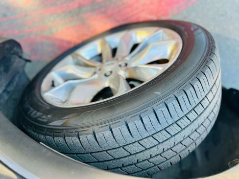 Used 2013 Ford Explorer XLT image 17