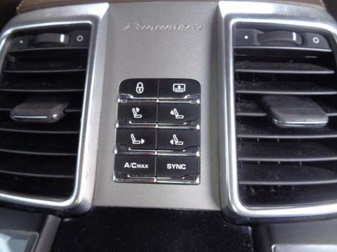 Used 2015 Porsche Panamera 4S Executive image 18