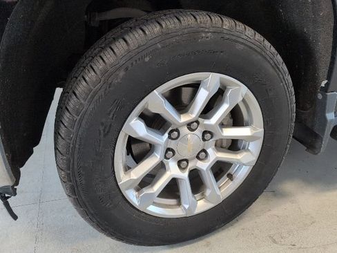 Used 2022 Chevrolet Silverado 1500 LT AWD/4WD image 7
