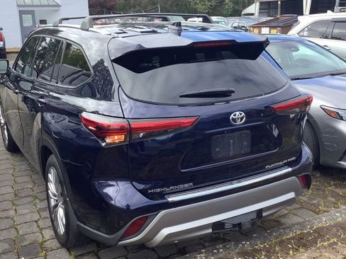 Used 2023 Toyota Highlander Platinum image 3