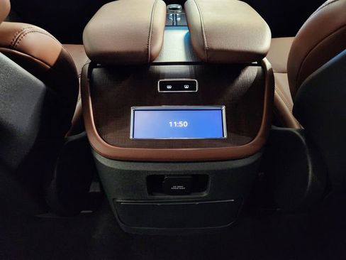 Used 2025 Lincoln Navigator Reserve image 31