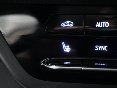 Used 2021 Buick Envision Essence w/ Sport Touring Package FWD image 22