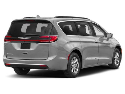Used 2021 Chrysler Pacifica Touring-L w/ Uconnect Theater Family Group image 2