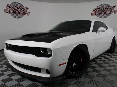 Used 2017 Dodge Challenger SRT Hellcat image 1
