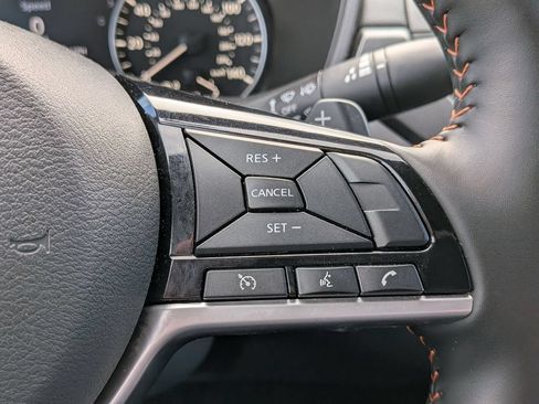 Used 2025 Nissan Altima 2.5 SR FWD image 18