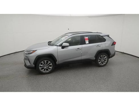 Used 2023 Toyota RAV4 XLE Premium FWD image 3