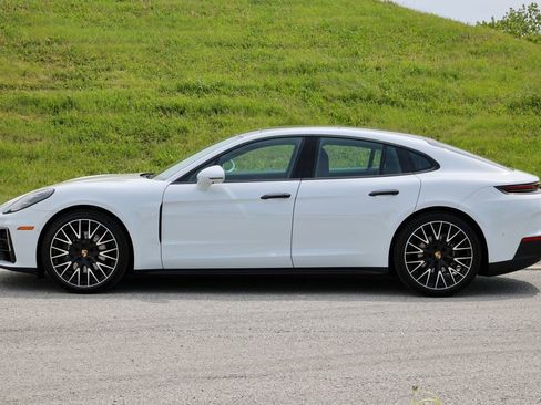 Certified 2025 Porsche Panamera 4 AWD/4WD image 3