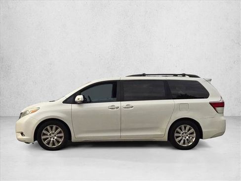 Used 2015 Toyota Sienna Limited image 6