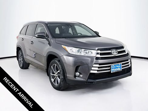 Used 2018 Toyota Highlander XLE AWD/4WD image 1
