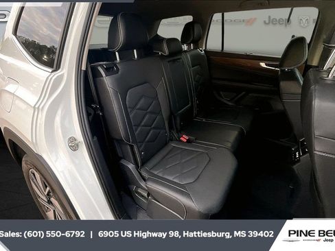 Used 2025 Volkswagen Atlas SE image 20