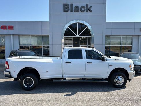 Used 2024 RAM 3500 Tradesman w/ Chrome Appearance Group AWD/4WD image 3
