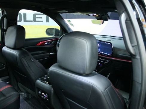 Used 2025 Chevrolet Traverse RS w/ LPO, Floor Liner Package AWD/4WD image 13