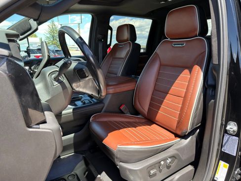 Used 2025 GMC Sierra 2500 Denali Ultimate w/ Max Trailering Package AWD/4WD image 14