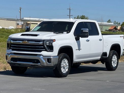 Used 2024 Chevrolet Silverado 2500 LTZ AWD/4WD image 8