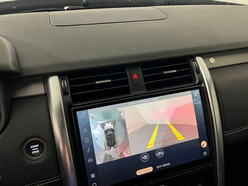 Used 2024 Land Rover Discovery Dynamic SE image 29