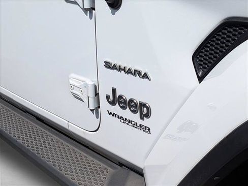 Used 2021 Jeep Wrangler Unlimited Sahara AWD/4WD image 9