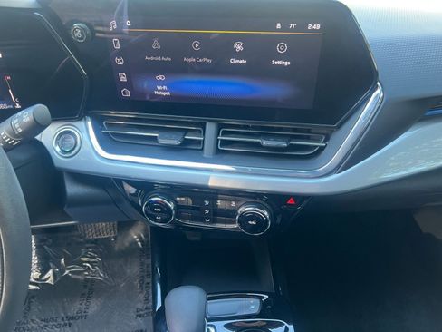 Used 2025 Chevrolet Trax LT image 18