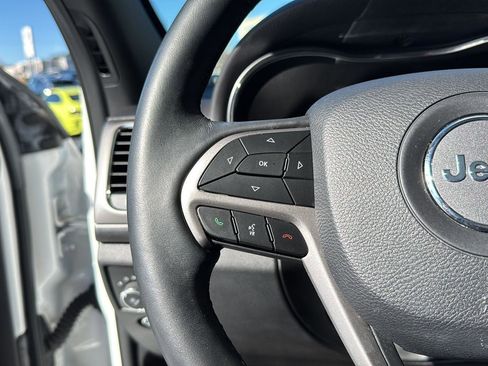 Used 2019 Jeep Grand Cherokee Altitude image 18