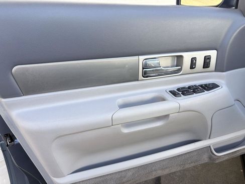 Used 2005 Lincoln LS RWD image 23