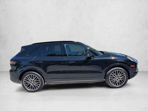 Used 2023 Porsche Cayenne AWD/4WD image 4