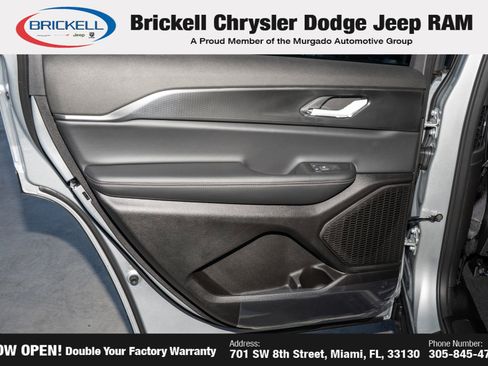 New 2025 Jeep Grand Cherokee L Laredo image 12