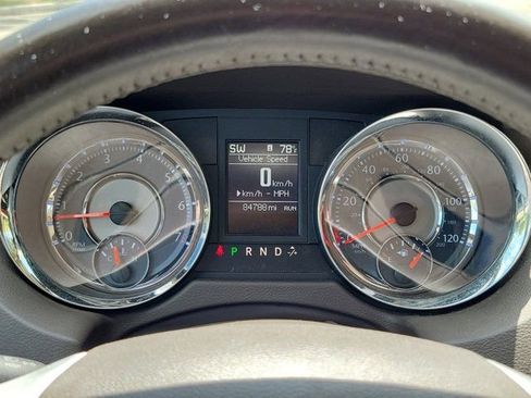 Used 2014 Chrysler Town & Country Touring-L image 26