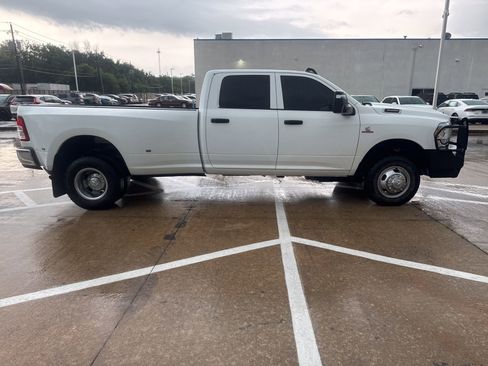 Used 2024 RAM 3500 Tradesman w/ Chrome Appearance Group AWD/4WD image 6