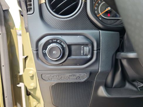 New 2025 Jeep Wrangler Unlimited Rubicon 392 image 31