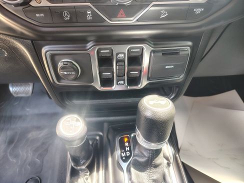 Used 2021 Jeep Wrangler Unlimited Sport AWD/4WD image 33