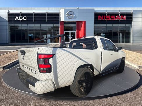 Used 2025 Nissan Frontier SV image 4