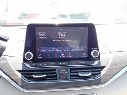 Used 2025 Nissan Altima 2.5 SV FWD image 10