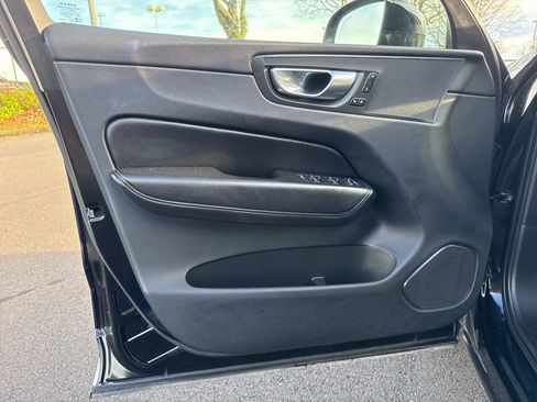 Used 2023 Volvo XC60 B5 Plus image 11