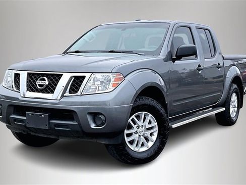 Used 2018 Nissan Frontier SV image 2