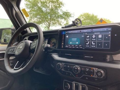 Used 2024 Jeep Wrangler Sport S image 26