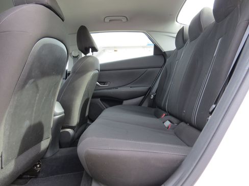 Used 2023 Hyundai Elantra SEL image 14