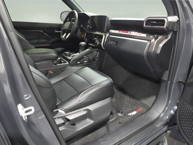 Used 2025 Toyota Tacoma TRD Off-Road AWD/4WD image 19