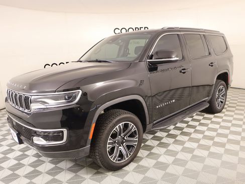 Used 2022 Jeep Wagoneer Series III w/ Flexible Seating Group image 10